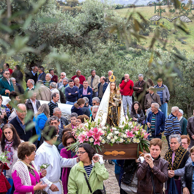 População de Nisa em momento de devoção a Nossa Senhora da Graça