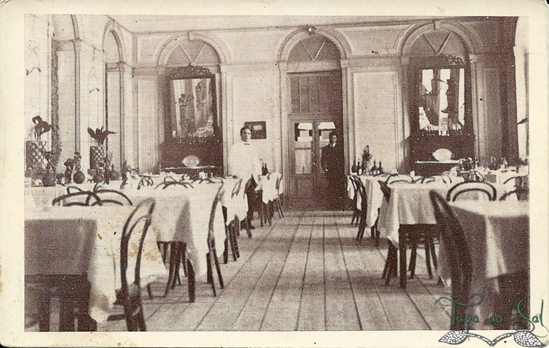 serviço de mesa na antiga sala de jantar do Grande Hotel Caldas da Felgueira.