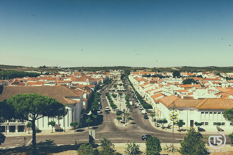Excursão guiada em Vila Viçosa pelas ruas históricas e património do mármore