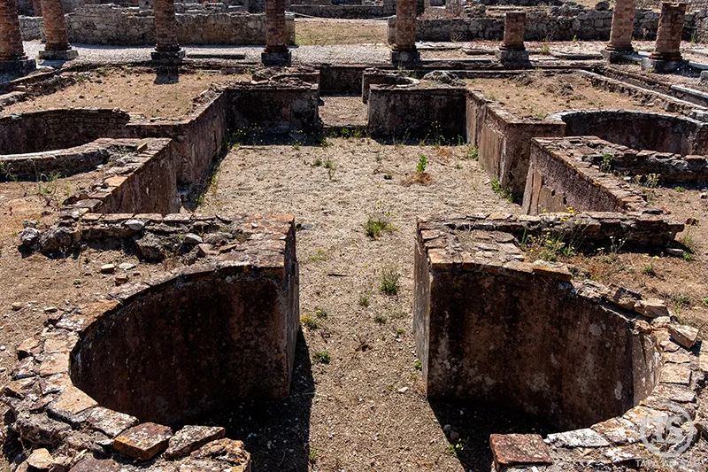 Estruturas das termas romanas nas Ruínas de Conímbriga, em Portugal.