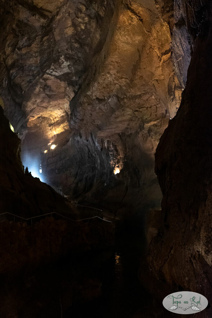 lateral da gruta