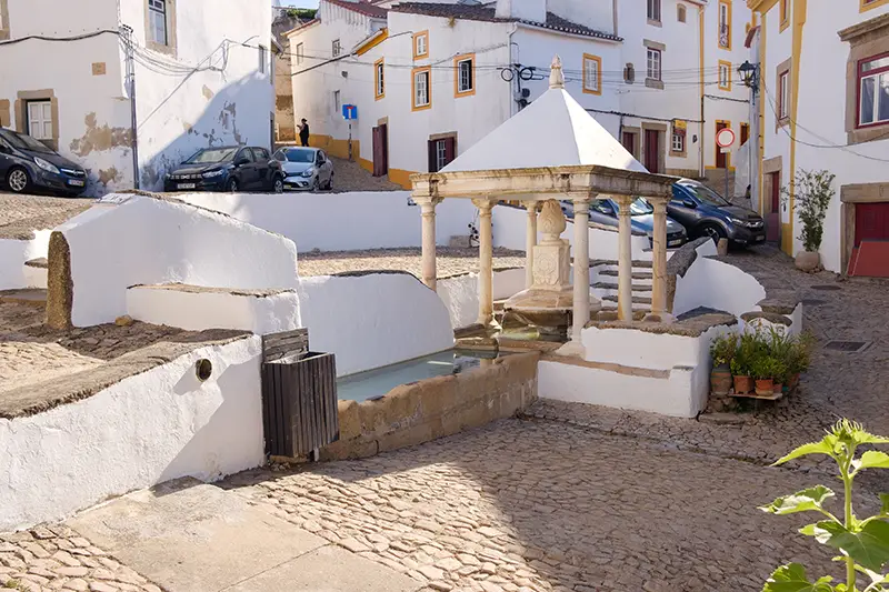 Fonte da Vila em Castelo de Vide, um dos ex-libris da vila alentejana, com arquitetura renascentista.