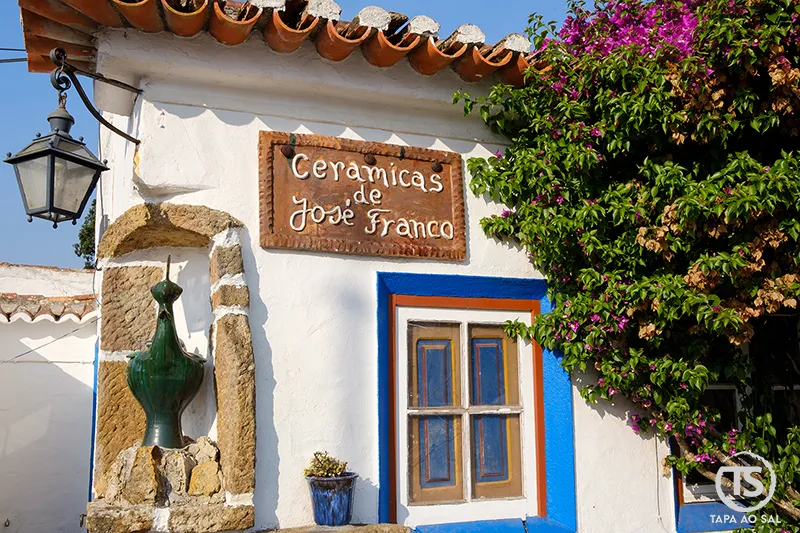 Fachada da loja de cerâmicas da Aldeia José Franco em Mafra