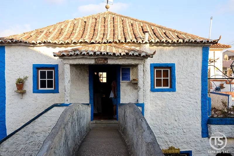 Escola primária em miniatura na Aldeia José Franco em Mafra