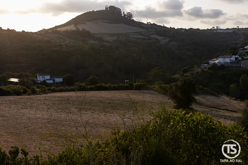 Colinas ao entardecer perto da Aldeia da Mata Pequena