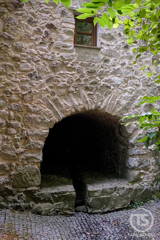 Monchique o que visitar: antigo moinho de pedra na serra algarvia