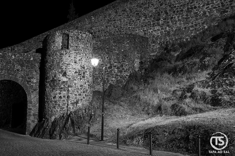 Muralhas do Castelo de Marvão à noite durante o Festival Internacional de Música de Marvão