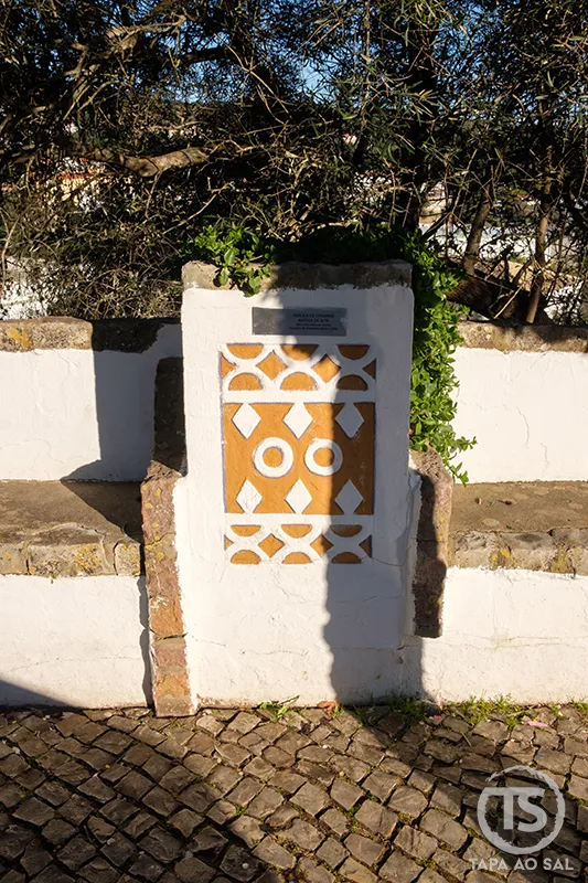 Alte o que visitar painel decorativo típico em muro com azulejos tradicionais