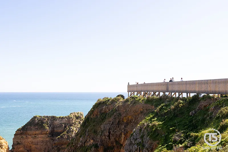Passadiço na Ponta da Piedade em Lagos com vista sobre o Atlântico