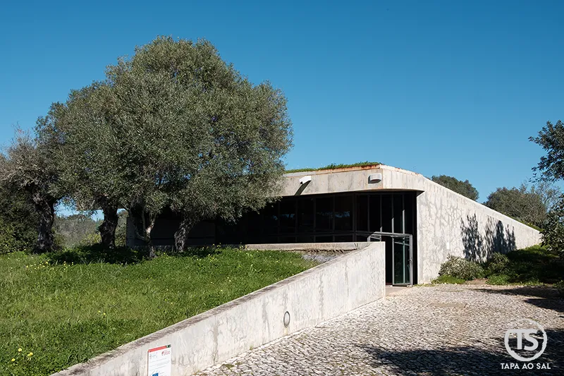 Centro interpretativo de Alcalar junto ao percurso arqueológico da necrópole de Alcalar