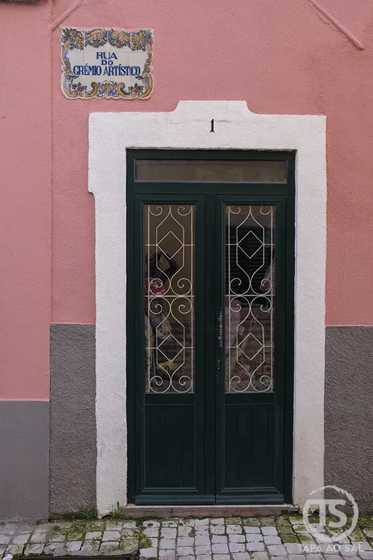 Porta tradicional na Rua do Grémio Artístico em Vila Franca de Xira