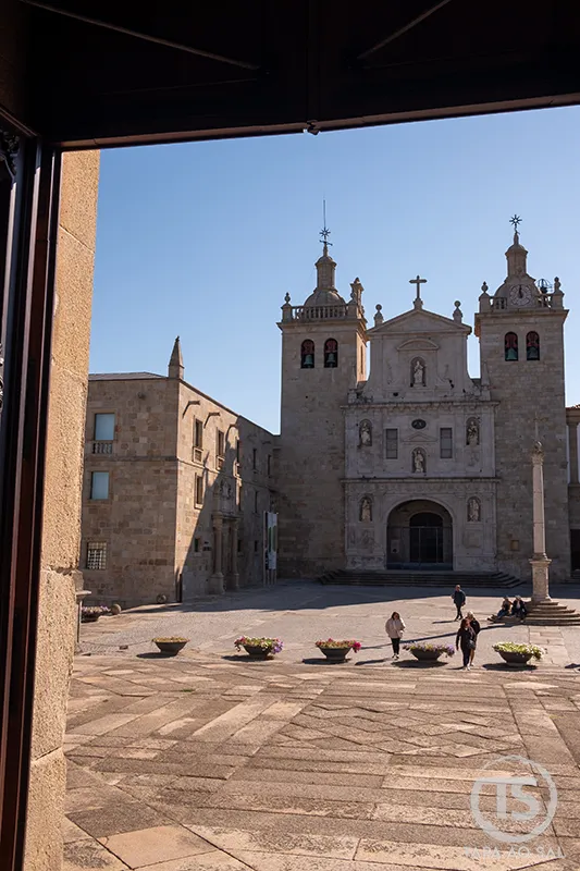 Sé Catedral de Viseu no Adro da Sé, um dos principais pontos turísticos de Viseu no centro histórico